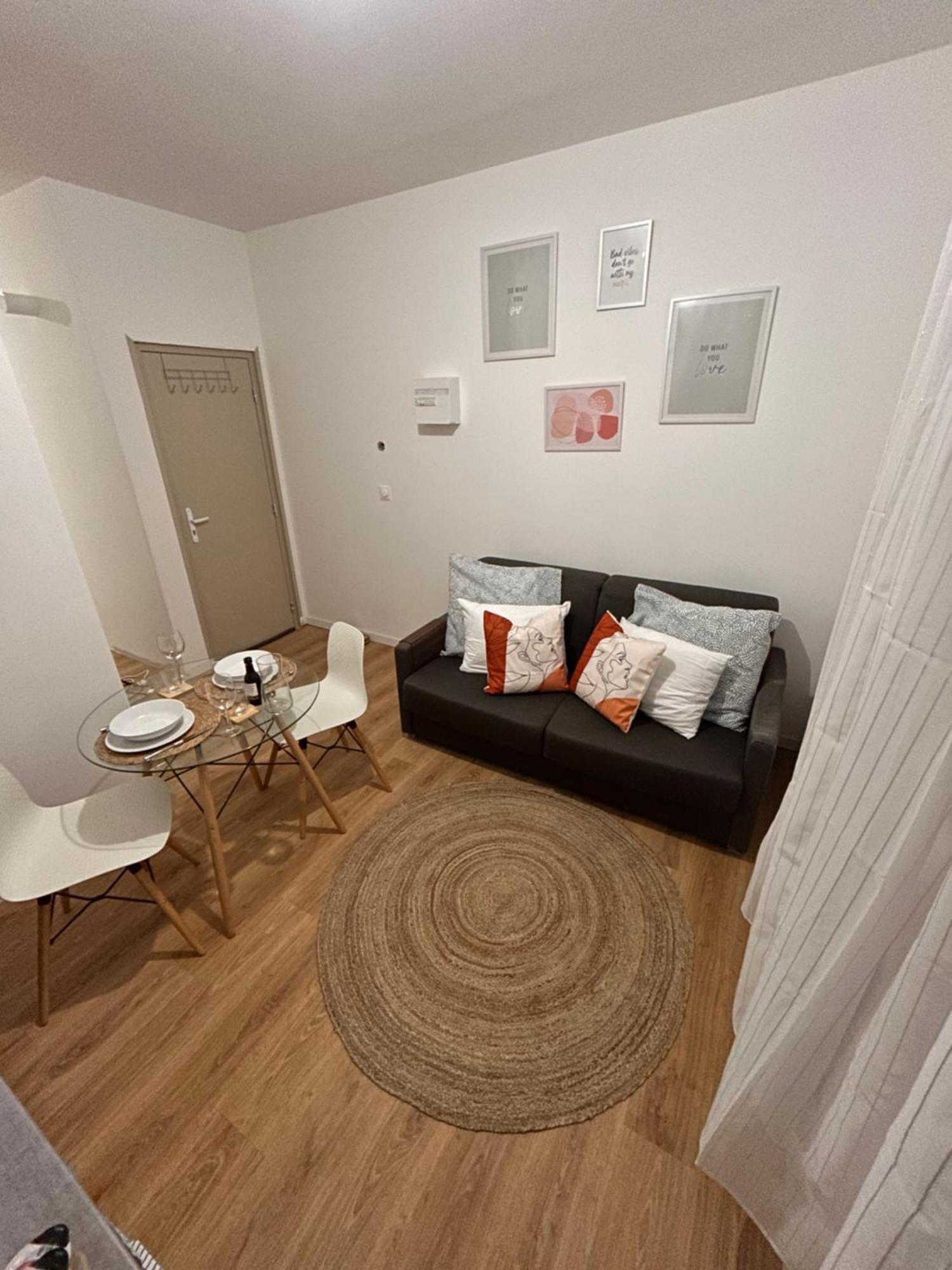 Serenity Stay Saint-Quentin  Ngoại thất bức ảnh